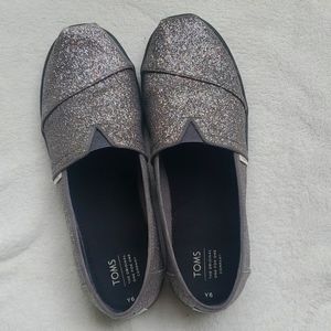 Toms Alpargata black/glitter size 6Y or same as W8